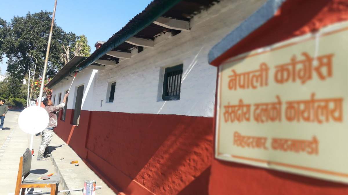 निर्वाचनको परिणाम आएसँगै दलका कार्यालय रङरोगन गरिँदै